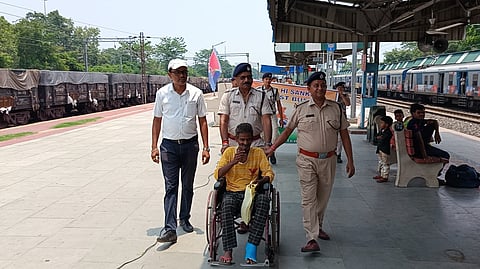 ऑपरेशन सेवा के तहत आरपीएफ पोस्ट बर्नपुर ने किया सेवा कार्य