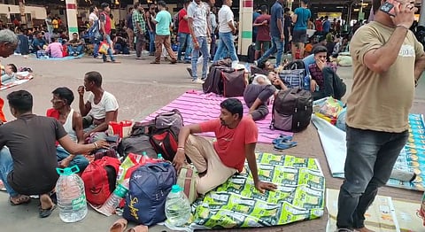kolkata, station. howrah, passengers 