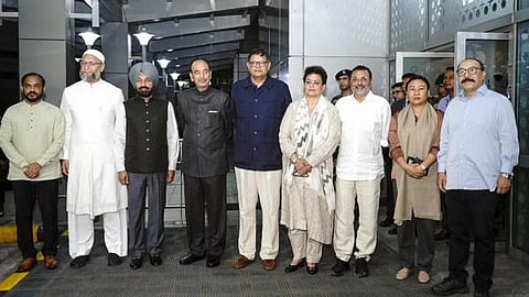 भारत की आतंकवाद रोधी कूटनीति को मजबूत करने के लिए बहुदलीय प्रतिनिधिमंडल बहरीन पहुंचा