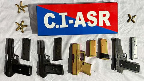 पाक से हथियार तस्करी, 2 गिरफ्तार, हथियार बरामद