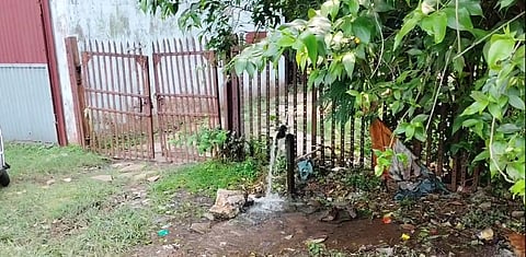 खड़गपुर के कई क्षेत्रों में इसी तरह उसे बरबाद होता है पानी