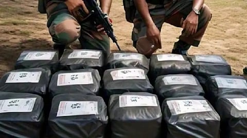 पुलिस ने 1.560 किलोग्राम गांजा से साथ व्यक्ति को किया गिरफ्तार