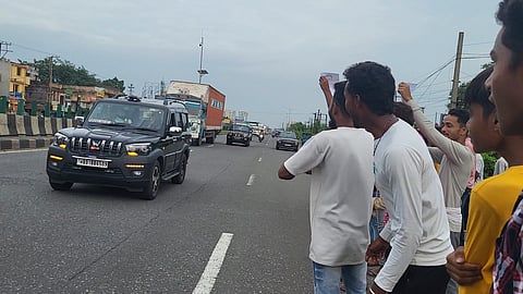 दुर्गापुर में शुभेंदु अधिकारी को दिखाया गया काला झंडा 