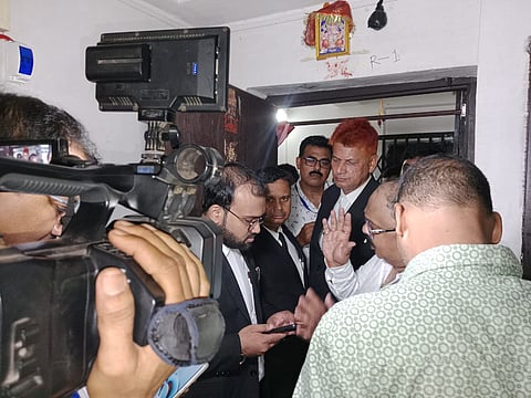 लोन न चुकाने पर इंडियन बैंक ने घर को किया सील