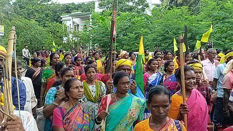 कांकसा थाना में आदिवासी समुदाय के उग्र प्रदर्शन से तनाव