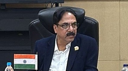 संवाददाता सम्मेलन में उपस्थित आईसीएमएआई के अधिकारी 