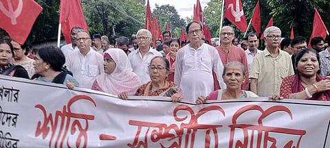 माकपा के वरिष्ठ नेता  मो. सलीम के नेतृत्व में शांति रैली निकाली गई