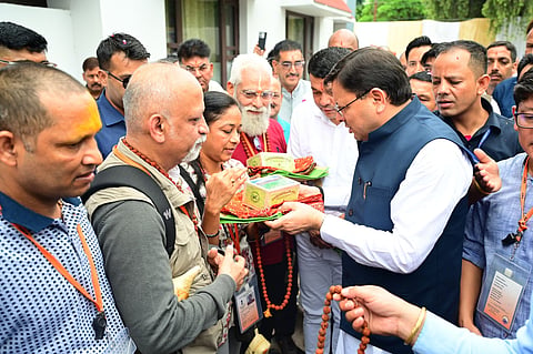 मुख्यमंत्री धामी ने कैलाश-मानसरोवर तीर्थयात्रियों के पहले जत्थे को रवाना किया