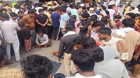 आरोपियों की गिरफ्तारी की मांग