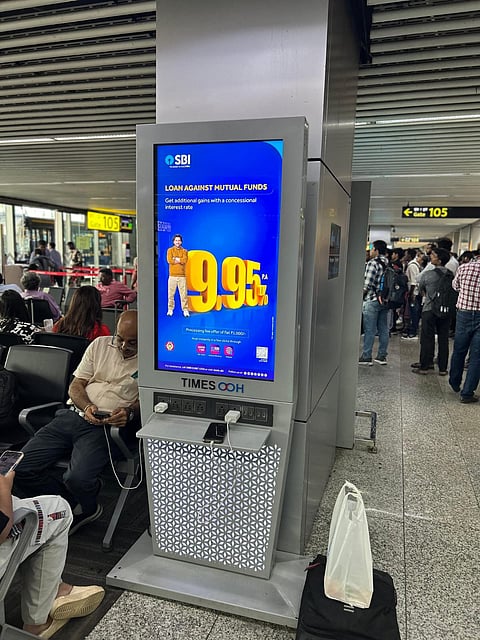 एयरपोर्ट पर लगाये गये इलेक्ट्रिक चार्जिंग प्वॉइंट्स
