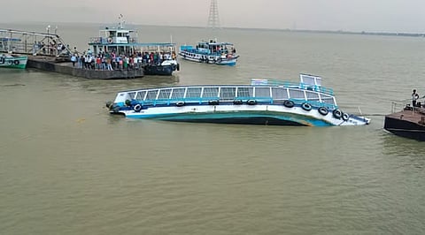 हल्दिया के कूंकड़ाहाटि में जेटी से टकराकर डूबा यात्रीवाही लॉंच