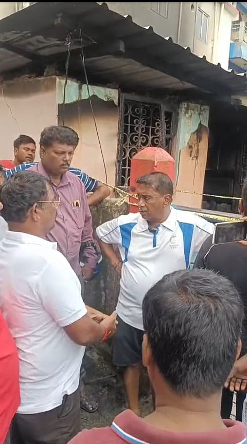 डेयरी फार्म अग्निकांड स्थल पहुंचे टीएसजी भास्कर, पीड़ित परिवारों को दिलाया हरसंभव मदद का भरोसा
