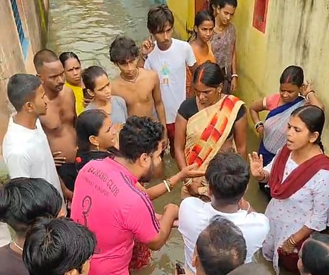 न तो बारिश हुई, न ही तूफान आया और अचानक आई बाढ़, मची अफरा-तफरी