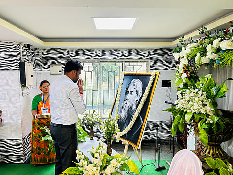 रवींद्रनाथ टैगोर की पुण्यतिथि पर सांस्कृतिक कार्यक्रम का आयोजन