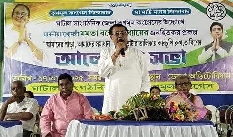आमादेर पाड़ा आमादेर समाधान की सफलता हेतु बूथ स्तरीय कार्यकर्ताओं की बैठक में उपस्थित राज्य के मंत्री व अन्य