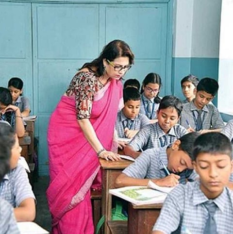 शिक्षकों की कमी से जूझ रहे हैं 2,000 से ज्यादा प्राथमिक विद्यालय