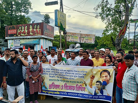 मंच हटाये जाने की घटना को लेकर तृणमूल कांग्रेस ने निकाली रैली