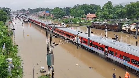 राजस्थान में भारी बारिश से जनजीवन अस्त-व्यस्त