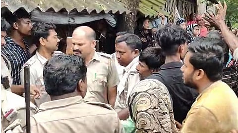 हावड़ा में होली का हुड़दंग: शालीमार गेट नंबर 5 पर हिंसा, एक घायल

ट्रक ड्राइवर से विवाद के बाद बेकाबू भीड़, इलाके में तनाव

