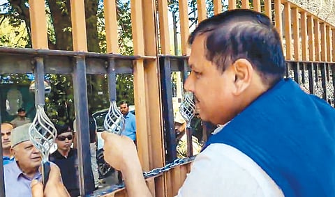Farooq Abdullah prevented from meeting Sanjay Singh