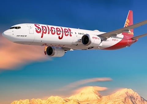 spicejet_plane_narrow_escape