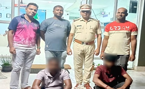 डिगलीपुर पुलिस टीम हिरण के अवैध मांस के साथ पकड़े गए दो आरोपियों के साथ।