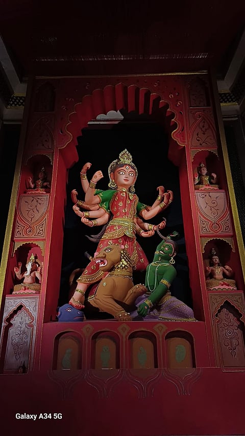 बनारसी साड़ी में बुनी दुर्गा पूजा की संस्कृति और संवेदना