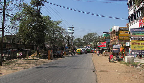 Traffic affected due to collapse of pylon on Barasat Road