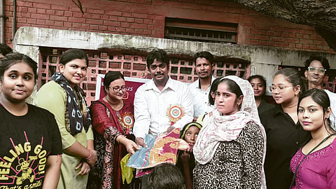 ब्रदरहुड फाउंडेशन ने जरूरतमंदों में किया वस्त्र वितरण