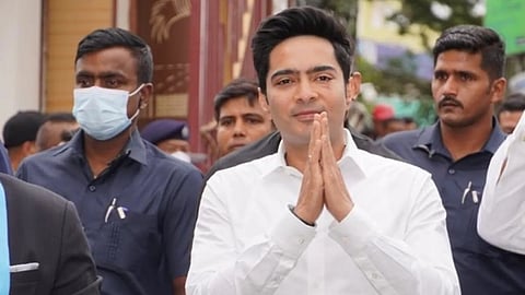 'आस्था और एकता की चमक को कोई रोक नहीं सकता' - महाषष्ठी पर बोले अभिषेक