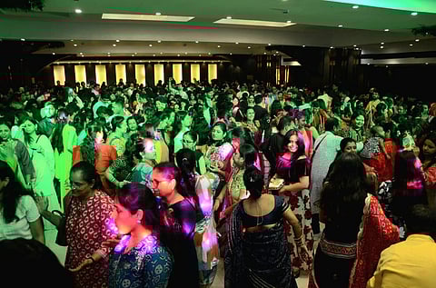 सॉल्टलेक लोक संस्कृति द्वारा विधान शिशु उद्यान में आयोजित आपणों गाँव मेले में संस्कृति व स्वस्थ मनोरंजन से उत्सव का माहौल