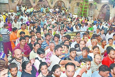 शरद पूर्णिमा पर तारकेश्वर धाम में उमड़ा भक्तों का सैलाब