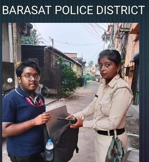 Barasat Traffic Police's prompt action helped the student get his lost laptop and bag back.
