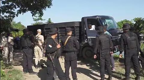 असम में सेना के शिविर पर संदिग्ध आतंकवादियों का हमला, तीन जवान घायल: अधिकारी