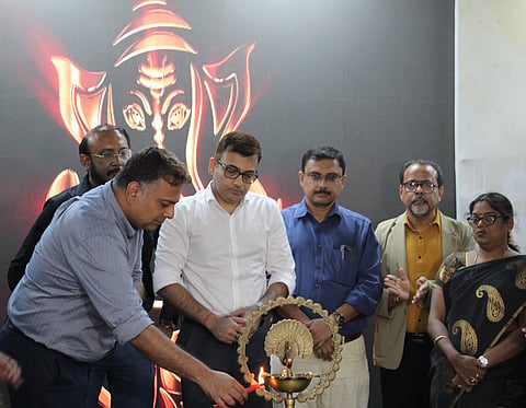 दीप प्रज्वलन समारोह में वुडलैंड्स के चिकित्सक और विशिष्ट अतिथि