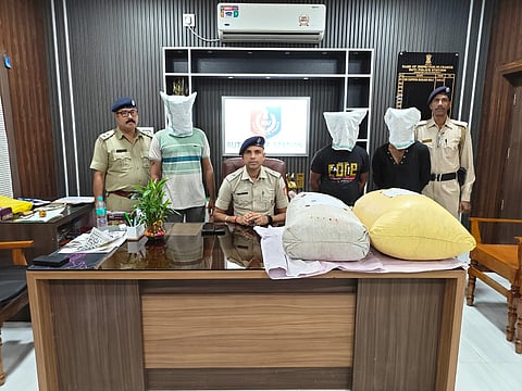 गांजा के साथ गिरफ्तार तीन अभियुक्त 