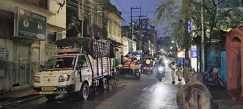 दुकानदारों के मनमाना रवैये के कारण एनएस रोड में लग रहा भयंकर जाम !