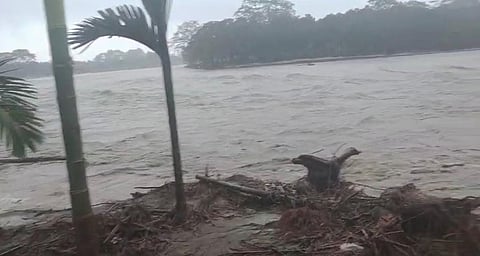 तोर्षा नदी बढ़ा जलस्तर

