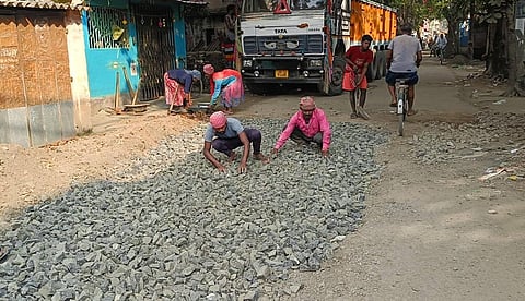 Repair work of 14 important roads in Bhatpara Municipal area begins