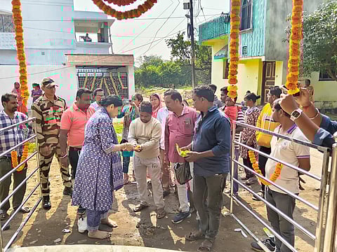 विधायक ने मंदिर की स्टील रेलिंग का किया उद्घाटन