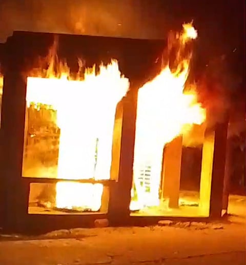 लगी आग की तस्वीर