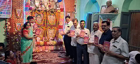 सत् संगम के दीपावली मिलन कार्यक्रम में संगम सुधा पुस्तक का लोकार्पण 