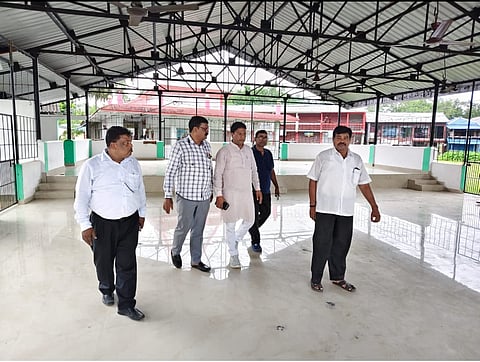 दक्षिण अंडमान ज़िला परिषद के अध्यक्ष प्रकाश अधिकारी ने दक्षिण अंडमान ज़िला परिषद के कार्यकारी अभियंता और अन्य अभियंता अधिकारियों के साथ शहीद द्वीप का दौरा