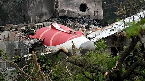 केंद्र ने स्पष्ट किया विमान दुर्घटना के लिए पायलट जिम्मेदार नहीं 