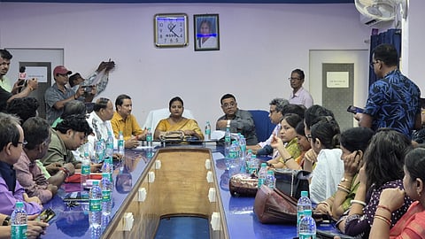 जलपाईगुड़ी नगर पालिका के कॉन्फ्रेंस हॉल में पार्षद मंडल की बैठक