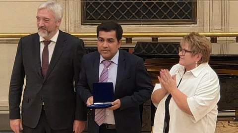 मनीष झा को मॉस्को में अंतरराष्ट्रीय ‘Honest View 2025’ मीडिया अवॉर्ड से सम्मानित किया गया