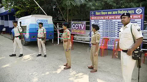 बिहार चुनाव : शुरुआती रुझानों में NDA की बढ़त से NDA के उम्मीदवारों में जोश