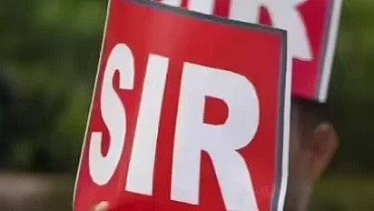 SIR : ड्यूटी के दौरान बीएलओ बीमार, परिवार ने लगाया आरोप