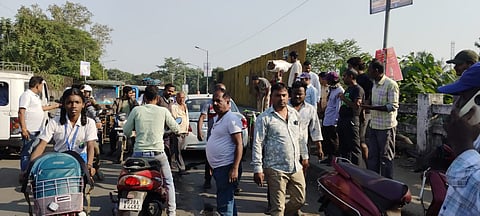 कार और स्कूटी की टक्कर में व्यक्ति घायल