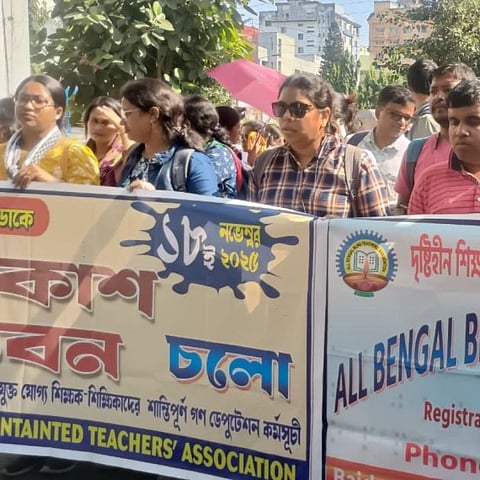 एक ओर नये अभ्यर्थी, दूसरी ओर योग्य बेरोजगार शिक्षकों का दोहरा जुलूस